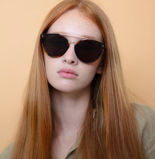 Illesteva Puglia Sunglasses In White Tortoise