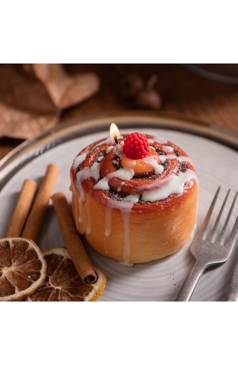 Southlake gifts Cinnamon Roll Scented Candle, Alternate, color, Cinnamon