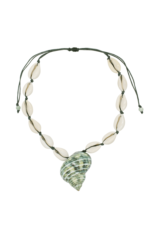 Velvet Luna Cowrie Shell Choker With Seashell Pendant In Green