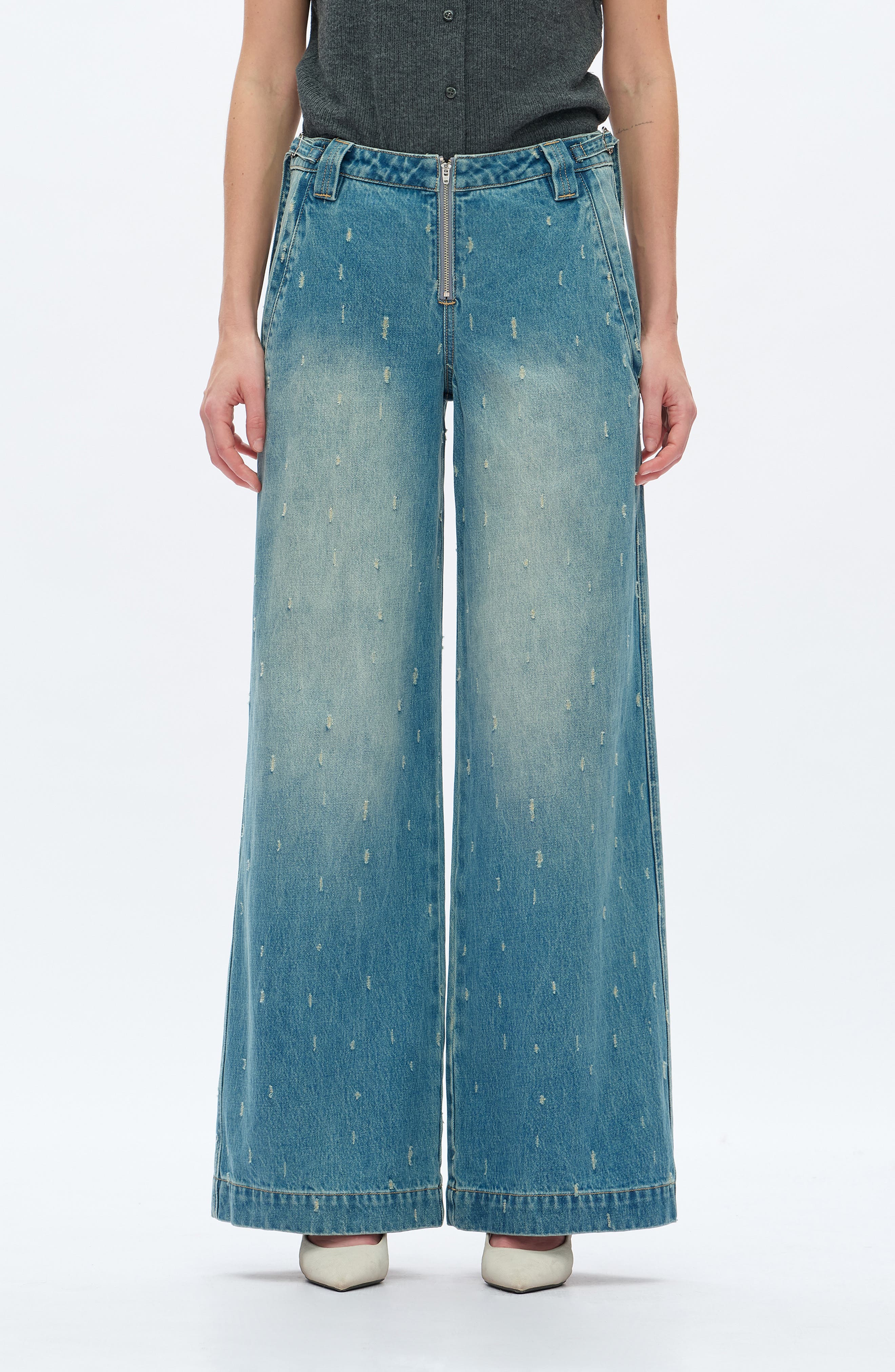Distressed Low Rise Wide Leg Jeans