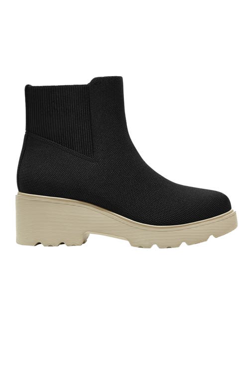 Vivaia Round-toe Chunky Platform Travel Boots In Black