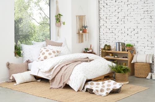 Carol & Frank Tabb Dune White Throw Blanket In Sand
