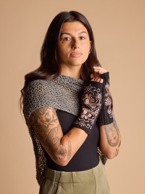 Feelgoodz Artisan Crafted Fleece Lined Lawsone Fingerless Gloves In Black