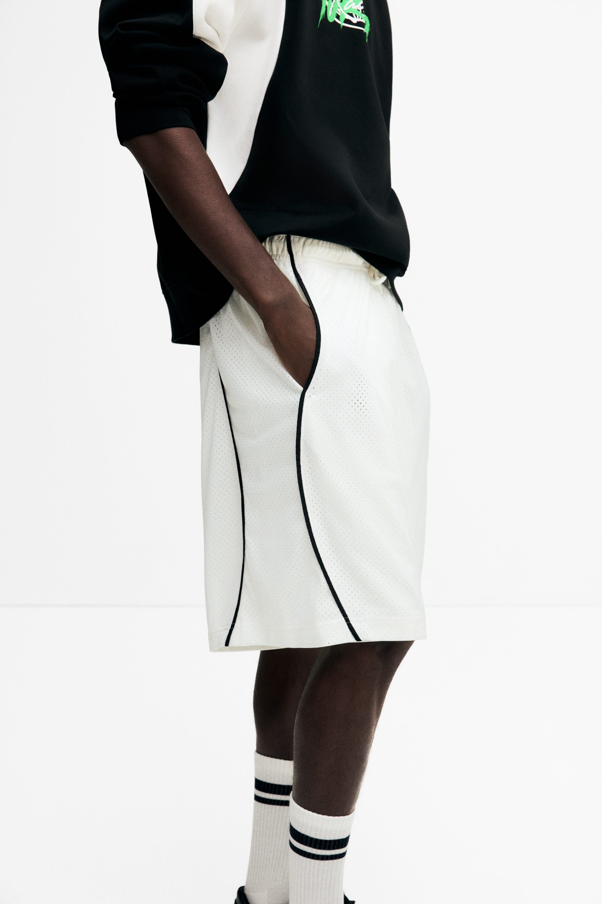 Relaxed-fit mesh shorts - image 2