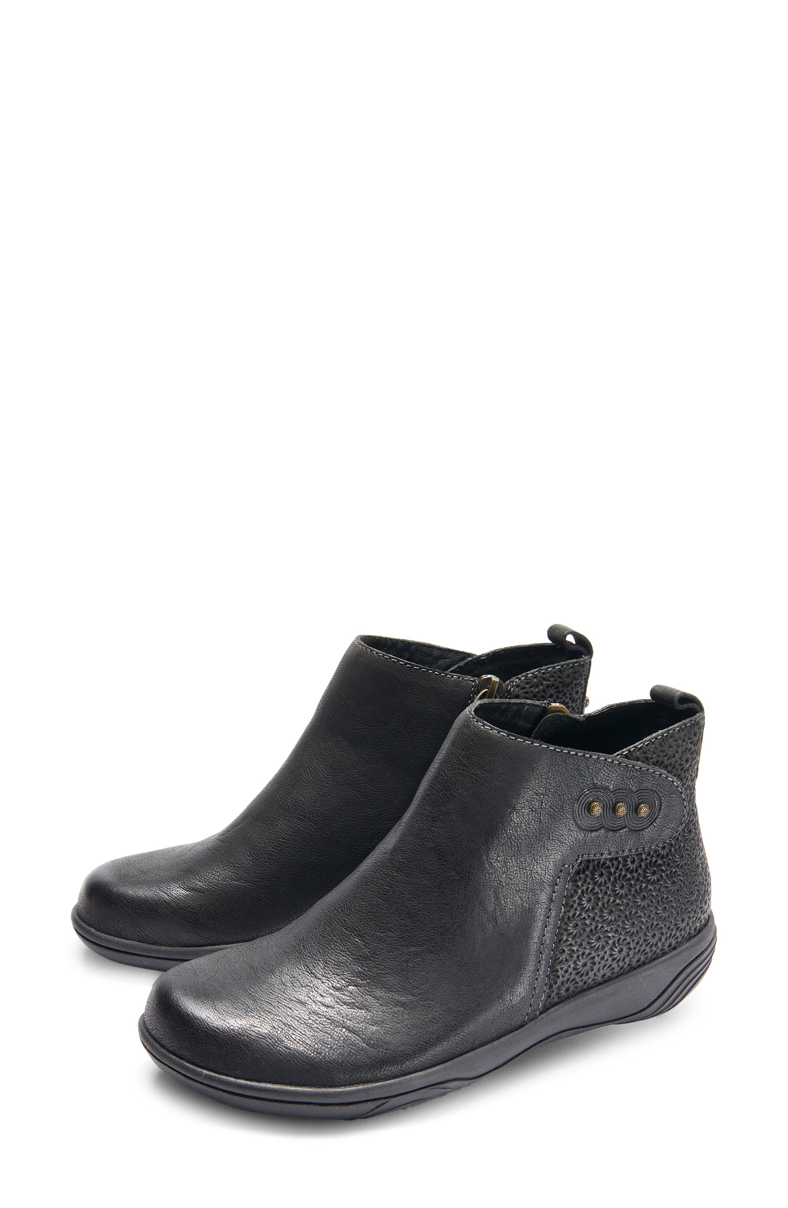 Hälsa Footwear Althea Bootie, Alternate, color, 