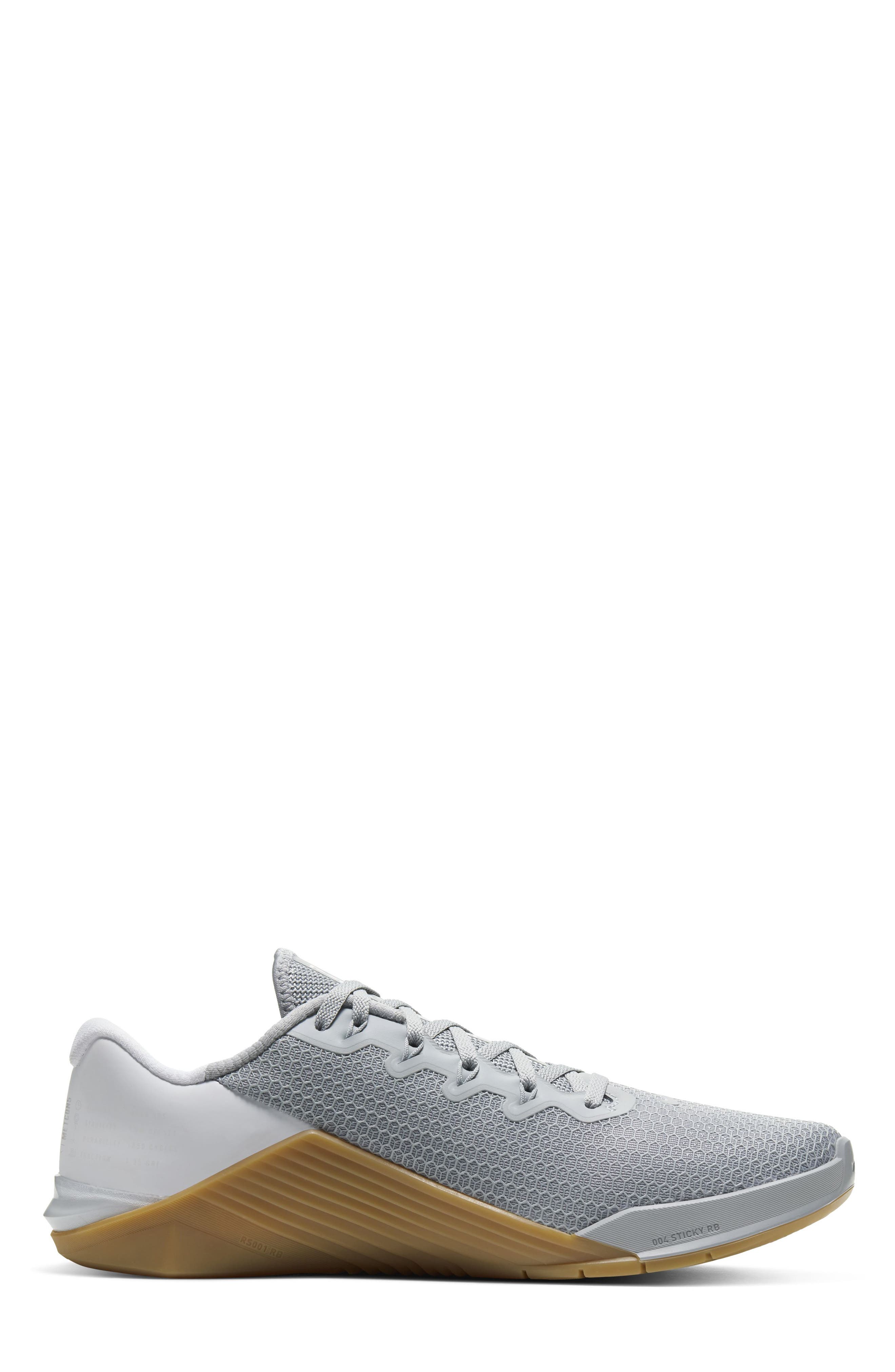 Metcon 5 Training Shoe, Alternate, color, WOLF GREY/ WHITE/ GUM BROWN