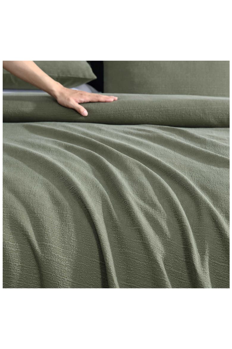 Carved Lines Matelassé Comforter & Sham Set, Alternate, color, MEDIUM / DARK GREEN