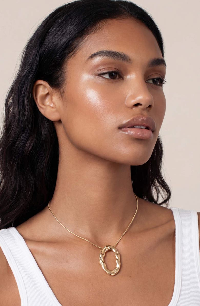 Ettika Molten Oval Pendant Necklace, Alternate, color, Gold