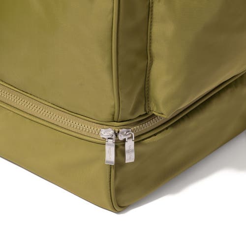Baggallini Deluxe Fifth Avenue Weekender Bag In Sage Twill