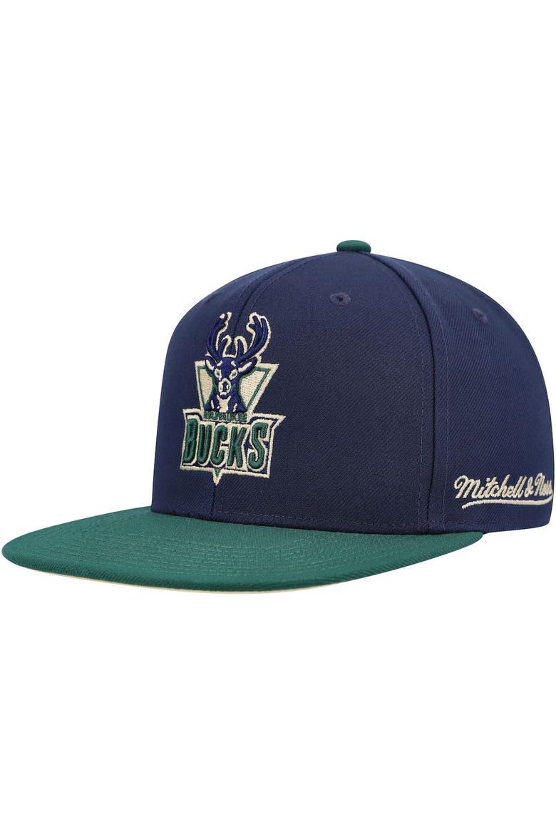 Men's Mitchell & Ness Navy/Green Milwaukee Bucks 30th Anniversary Hardwood Classics Grassland Fitted Hat, Alternate, color, Navy