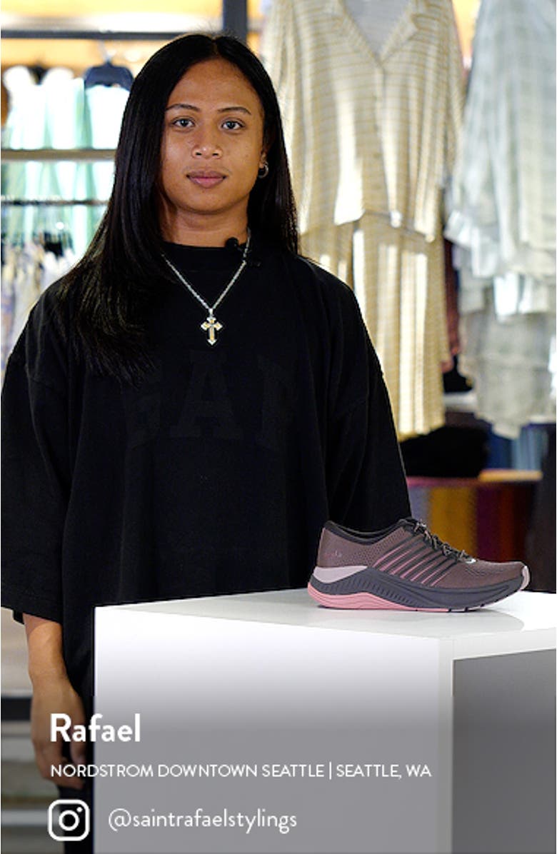 Penni Sneaker, sales video thumbnail