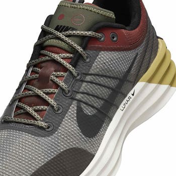 Lunar Roam Sneaker