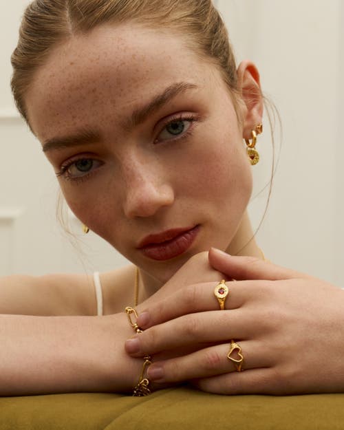 Ottoman Hands Garnet Heart Ring In Gold