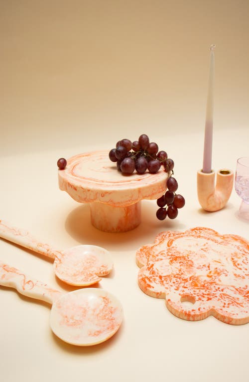 Casa Amarosa Scallop Resin Cake Stand