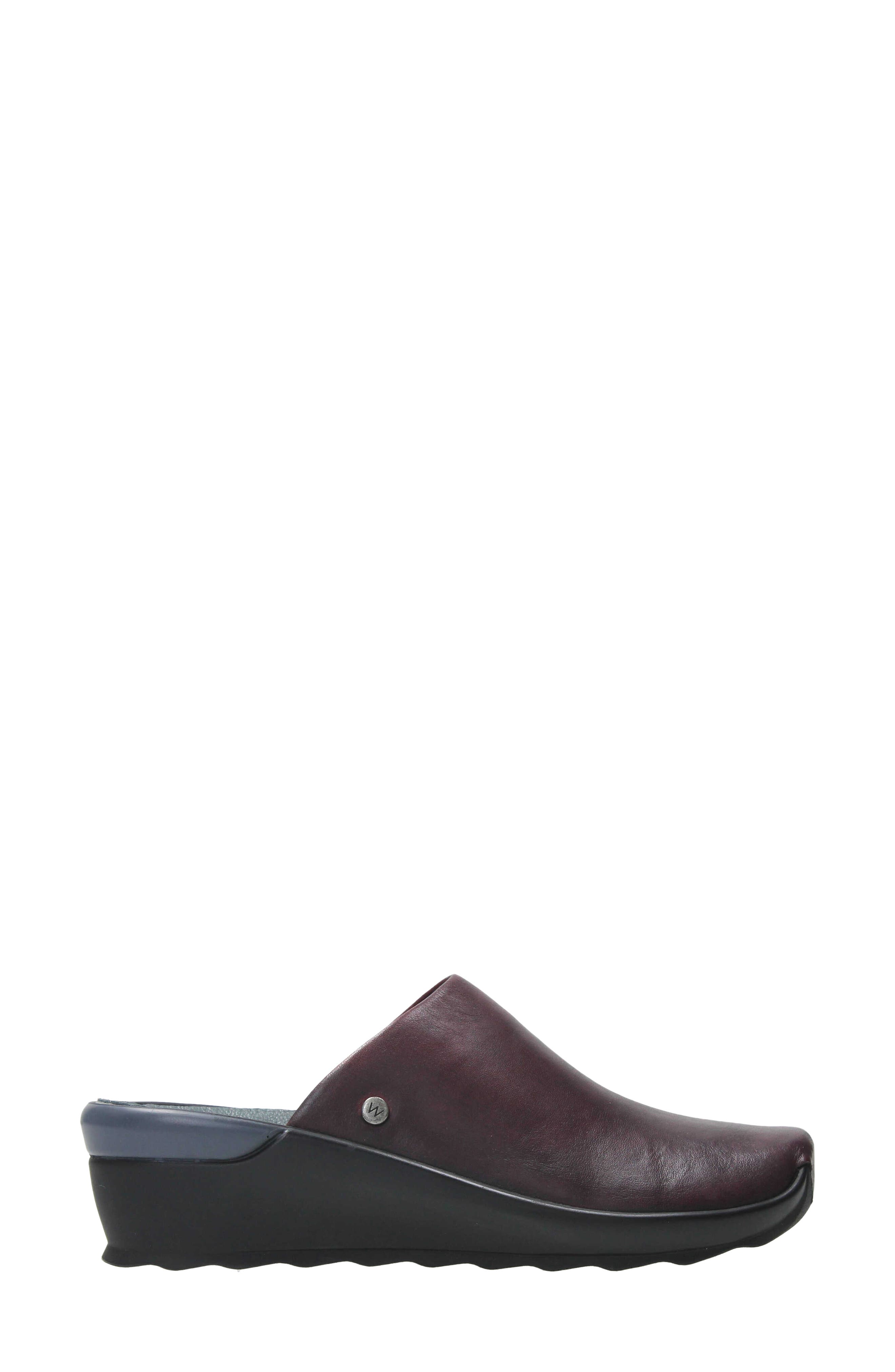 Go Wedge Clog, Alternate, color, BORDO