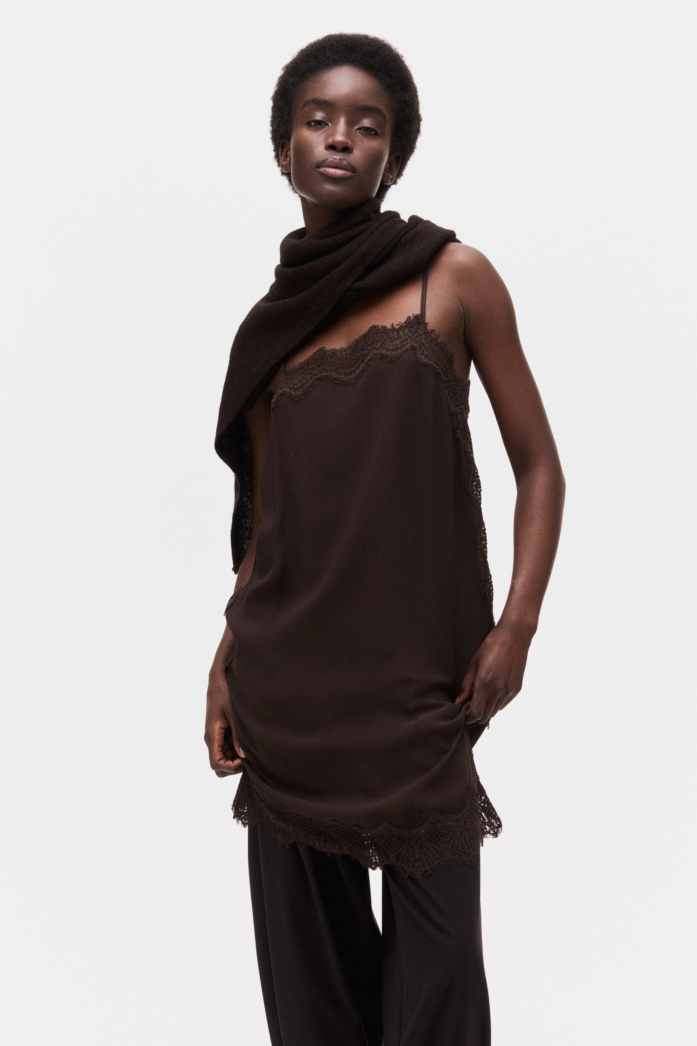 Lace-trimmed viscose dress - image 2