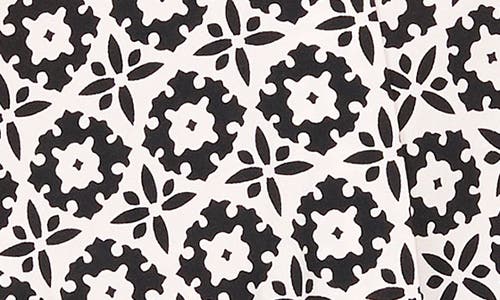 VINCE CAMUTO VINCE CAMUTO FOULARD PRINT SLEEVELESS SURPLICE TOP 