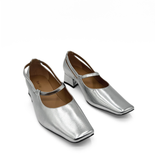 Amie Rafa Manna Leather Pumps In Silver