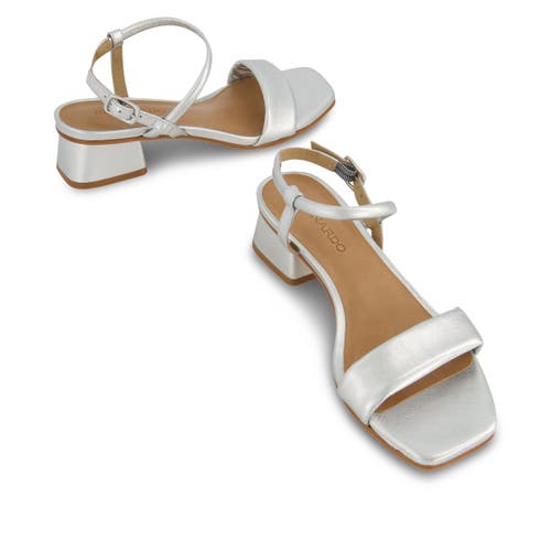 BERNARDO FOOTWEAR BERNARDO FOOTWEAR JOSEI LOW HEEL SANDAL