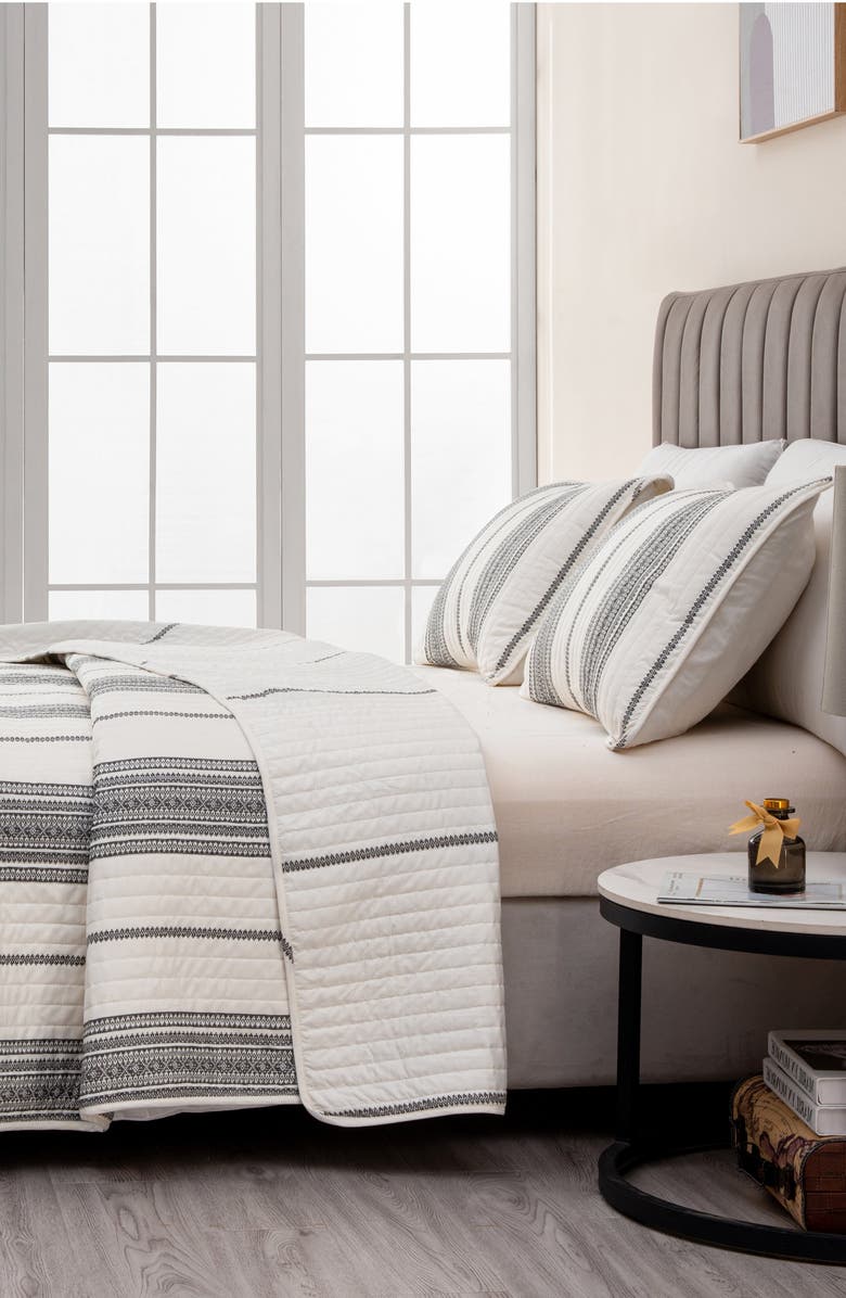 Woven & Weft Farmhouse Stripe Quilt & Sham Set, Alternate, color, Grey