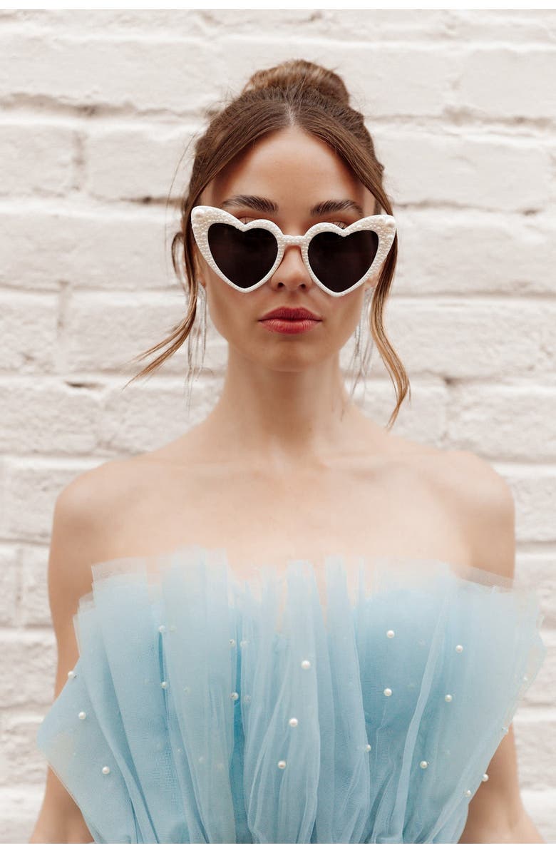 Untamed Petals Marley Sunnies, Alternate, color, White