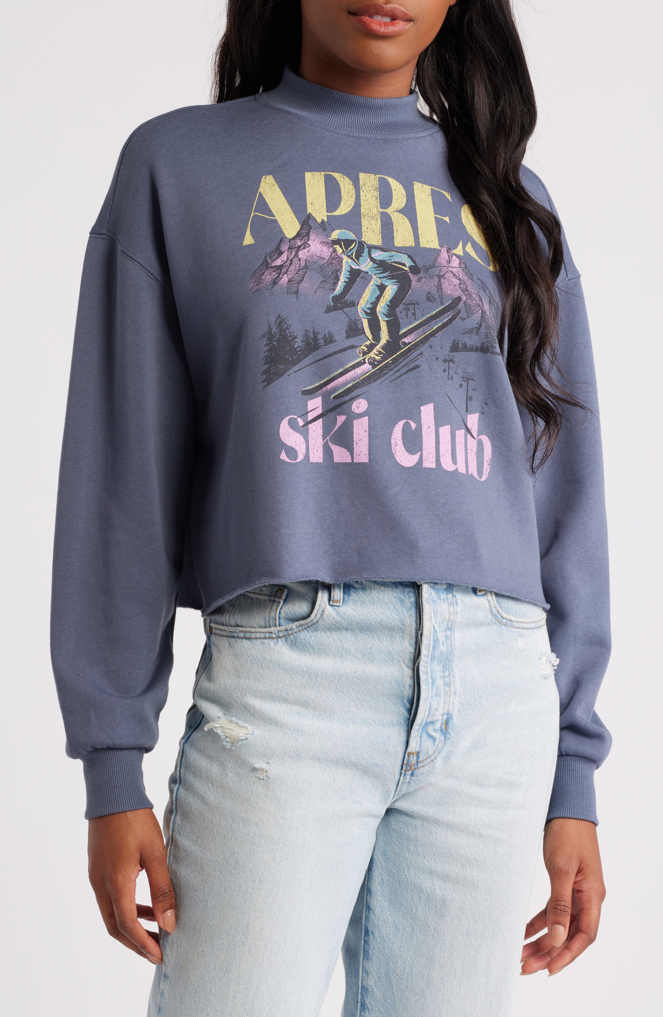 Vinyl Icons Après Ski Crop Graphic Fleece Sweatshirt in Grisaille 