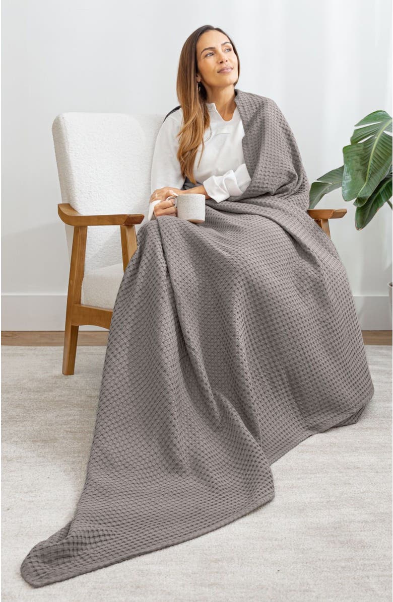 Comfy Cubs Adult Waffle Blanket, Alternate, color, Charcoal