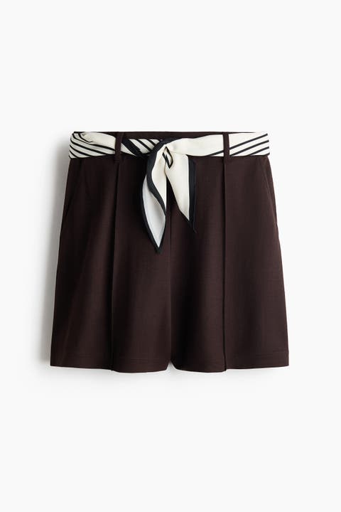 Dress shorts with belt