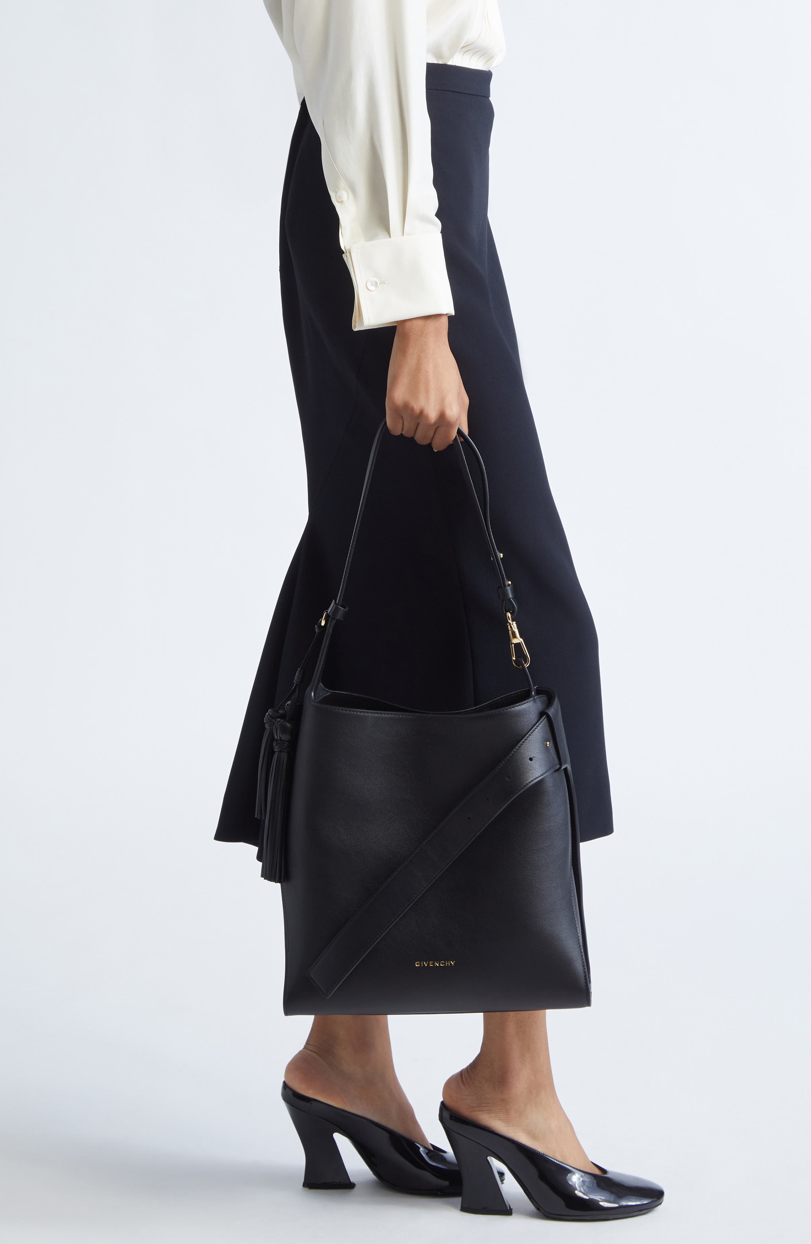 Givenchy Medium Day Leather Hobo Bag, Alternate, color, Black