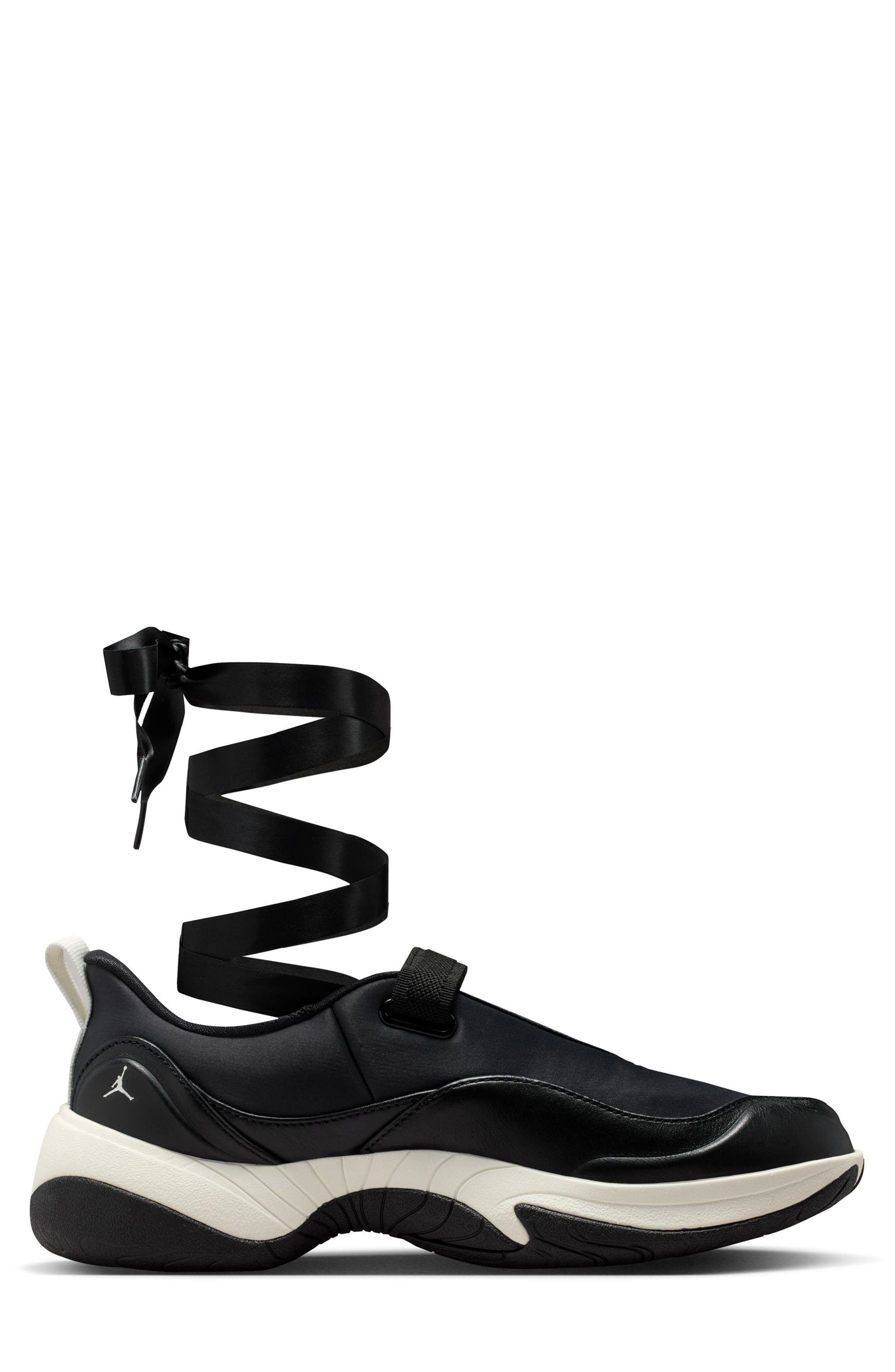 Jordan The Jordan Pointe Sneaker, Alternate, color, Black/ Sail