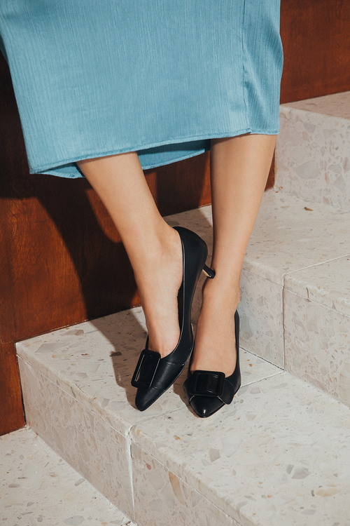 Andrea Carrano Shoes Milk Kitten Heel In Black