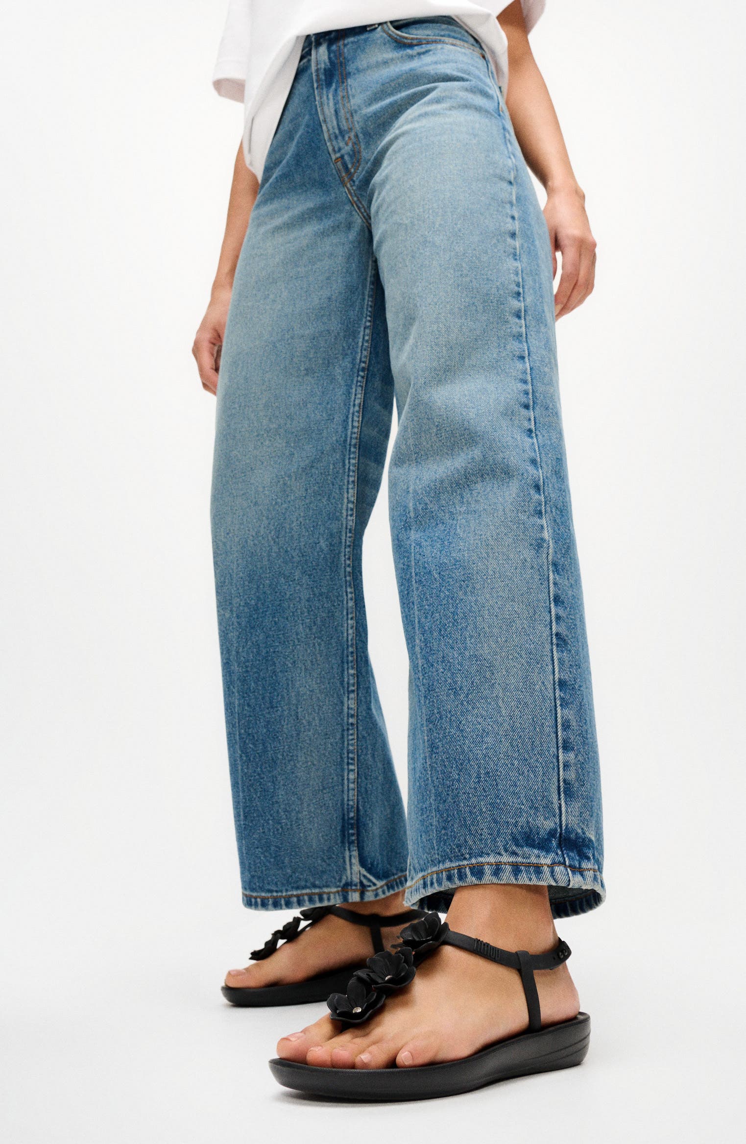 FitFlop Splash Flower T-Strap Sandal, Alternate, color, Black