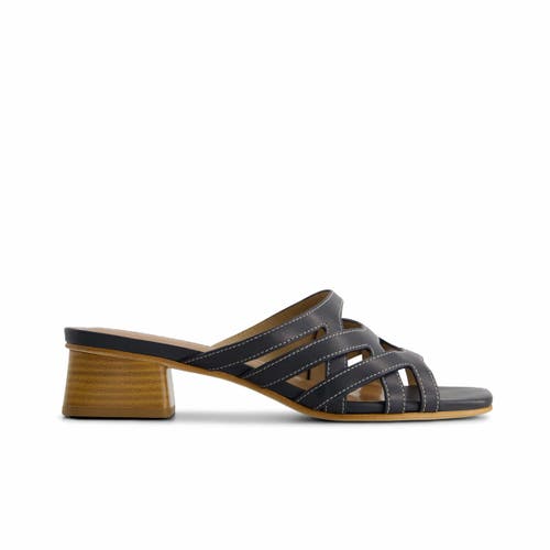 Bernardo Footwear Jacin Low Heel Sandal In Navy