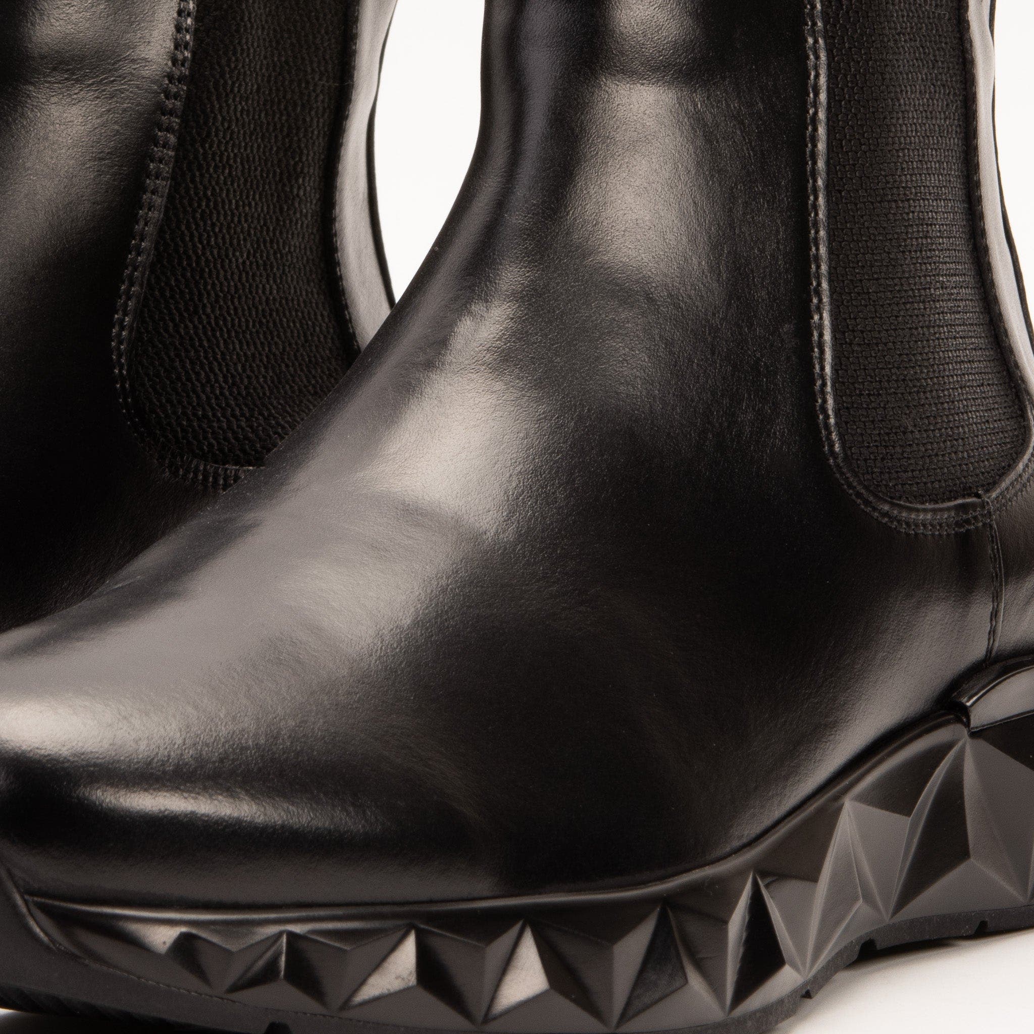 The Apex Leather Chelsea Boot, Alternate, color, Black
