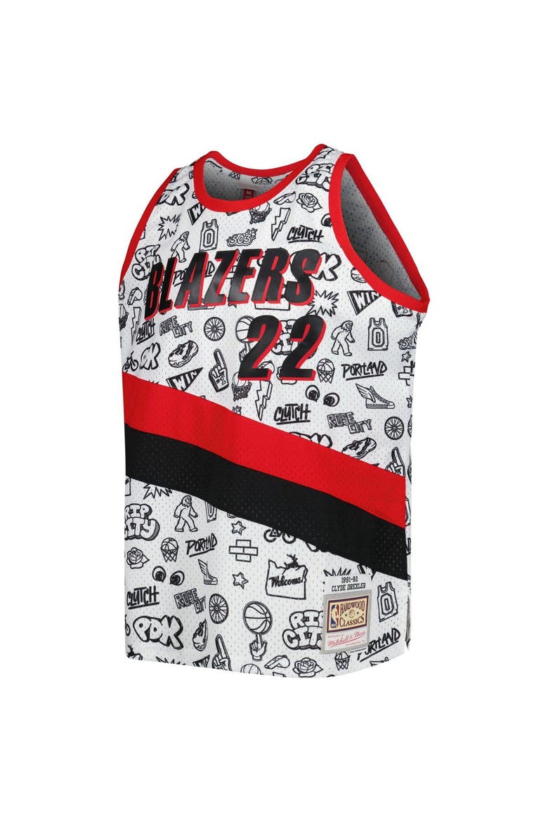 Men's Mitchell & Ness Clyde Drexler White Portland Trail Blazers 1991/92 Hardwood Classics Doodle Swingman Player Jersey, Alternate, color, White