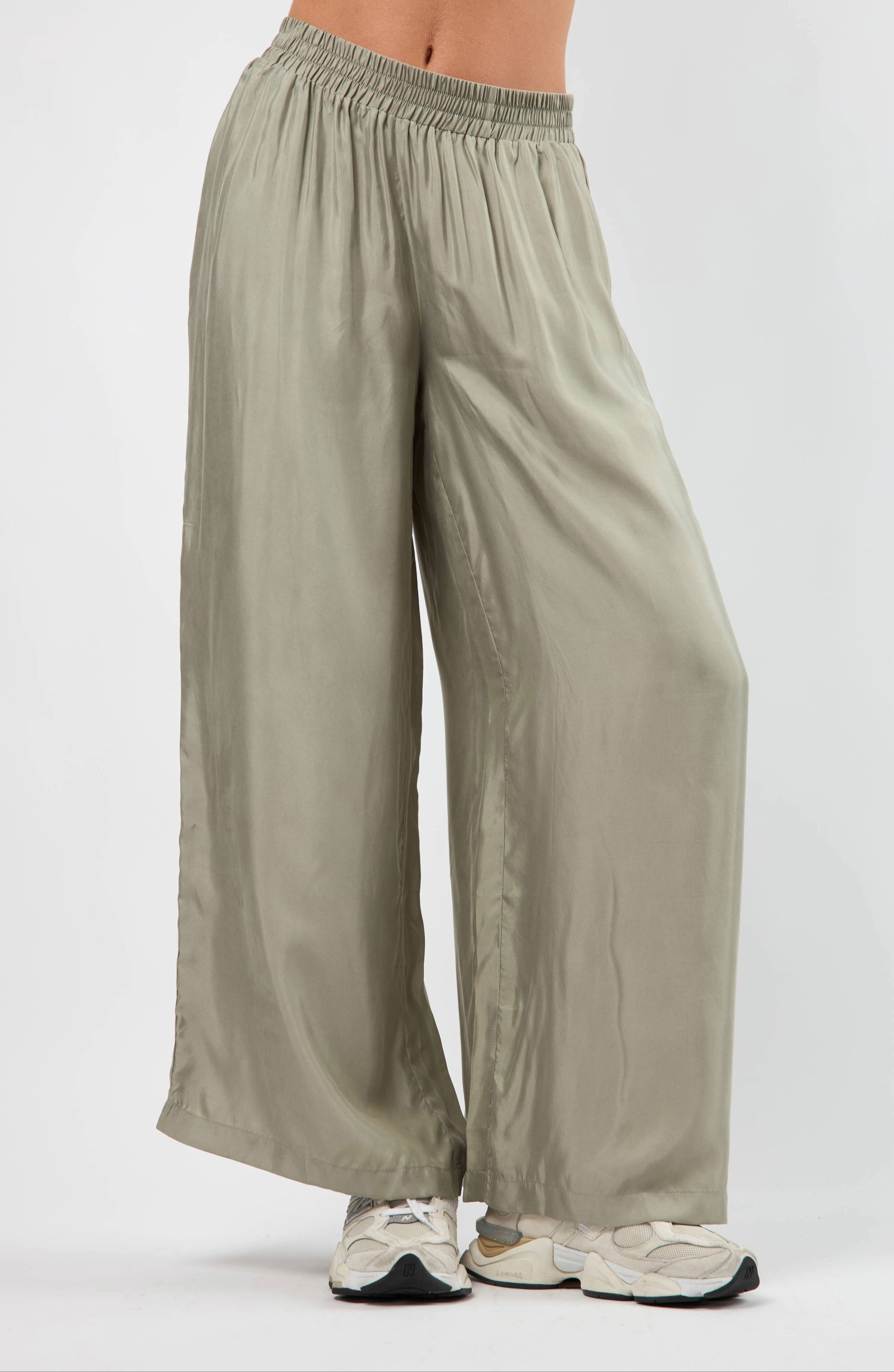 Viens Avec Moi The Riviera Cupro Wide Leg Pants In Green