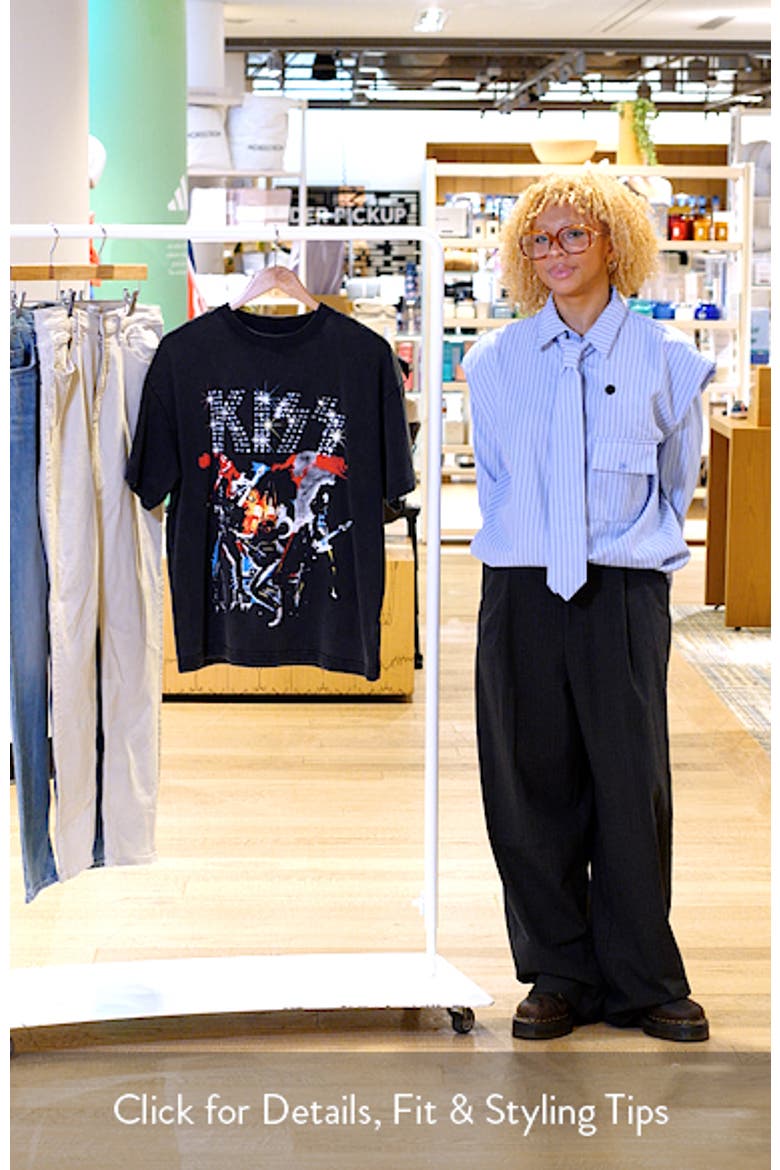 Oversize KISS Graphic T-Shirt video