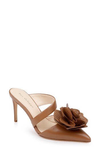 Dee Ocleppo Chicago Pointed Toe Mule In Biscotti