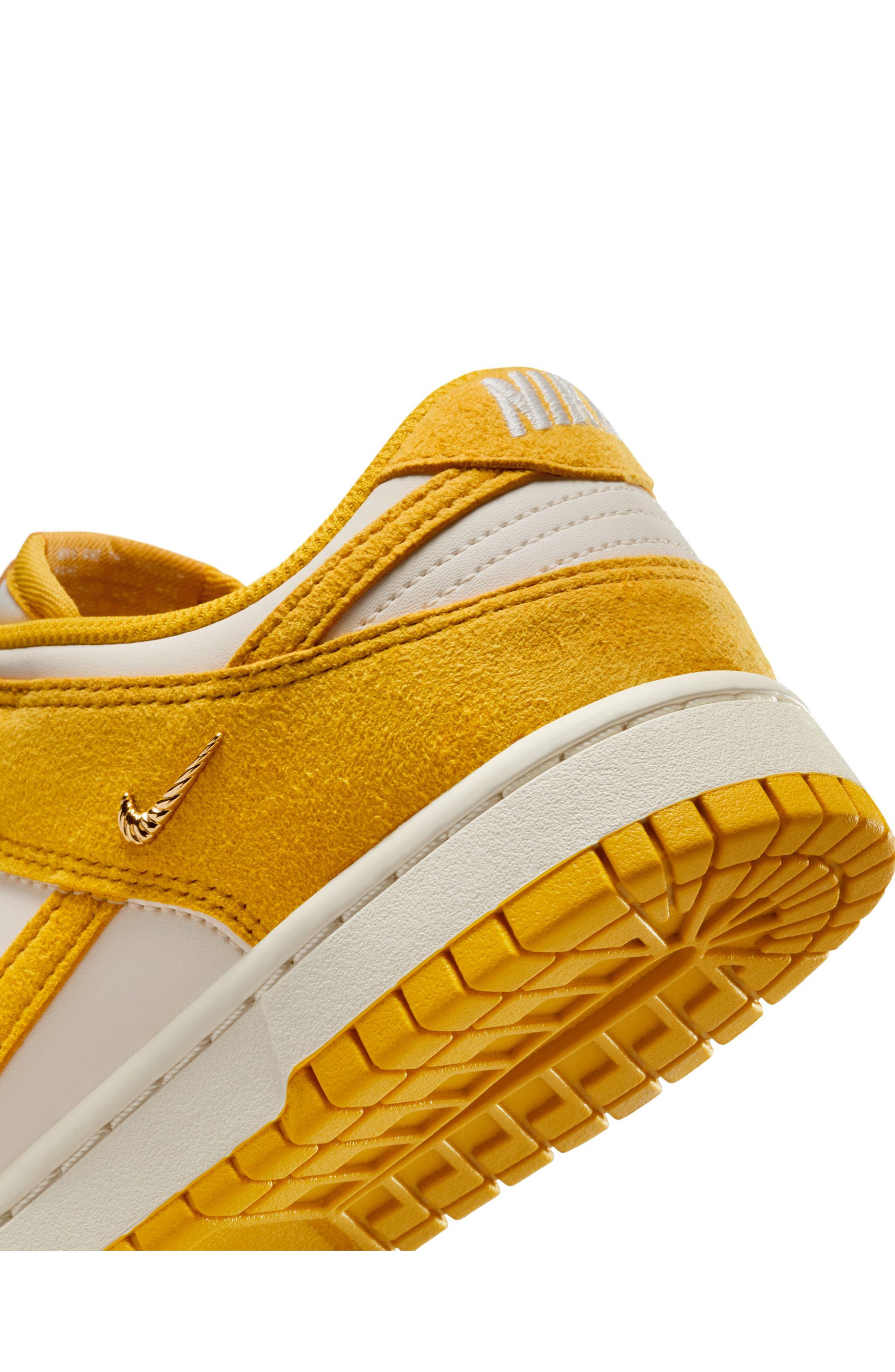 Женские кроссовки Nike Dunk Low Basketball Sneaker — фото 7