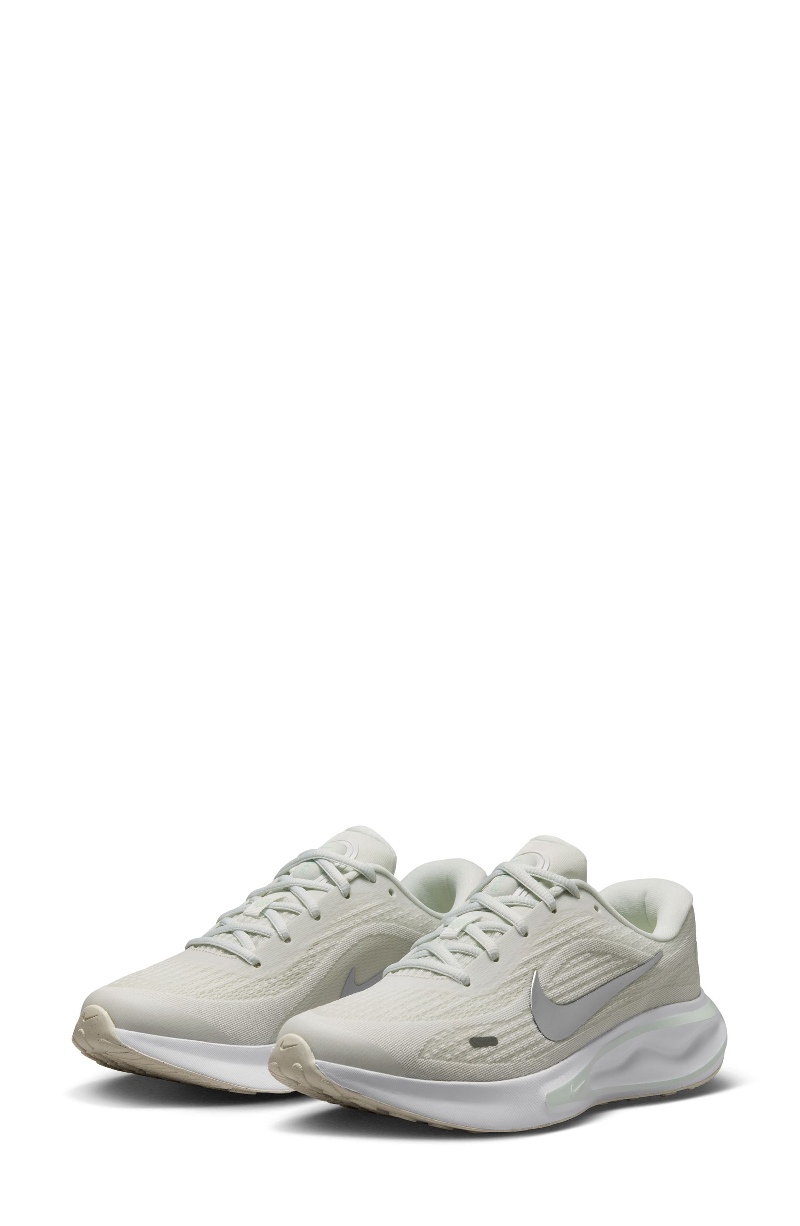 Summit White/ Metallic Silver
