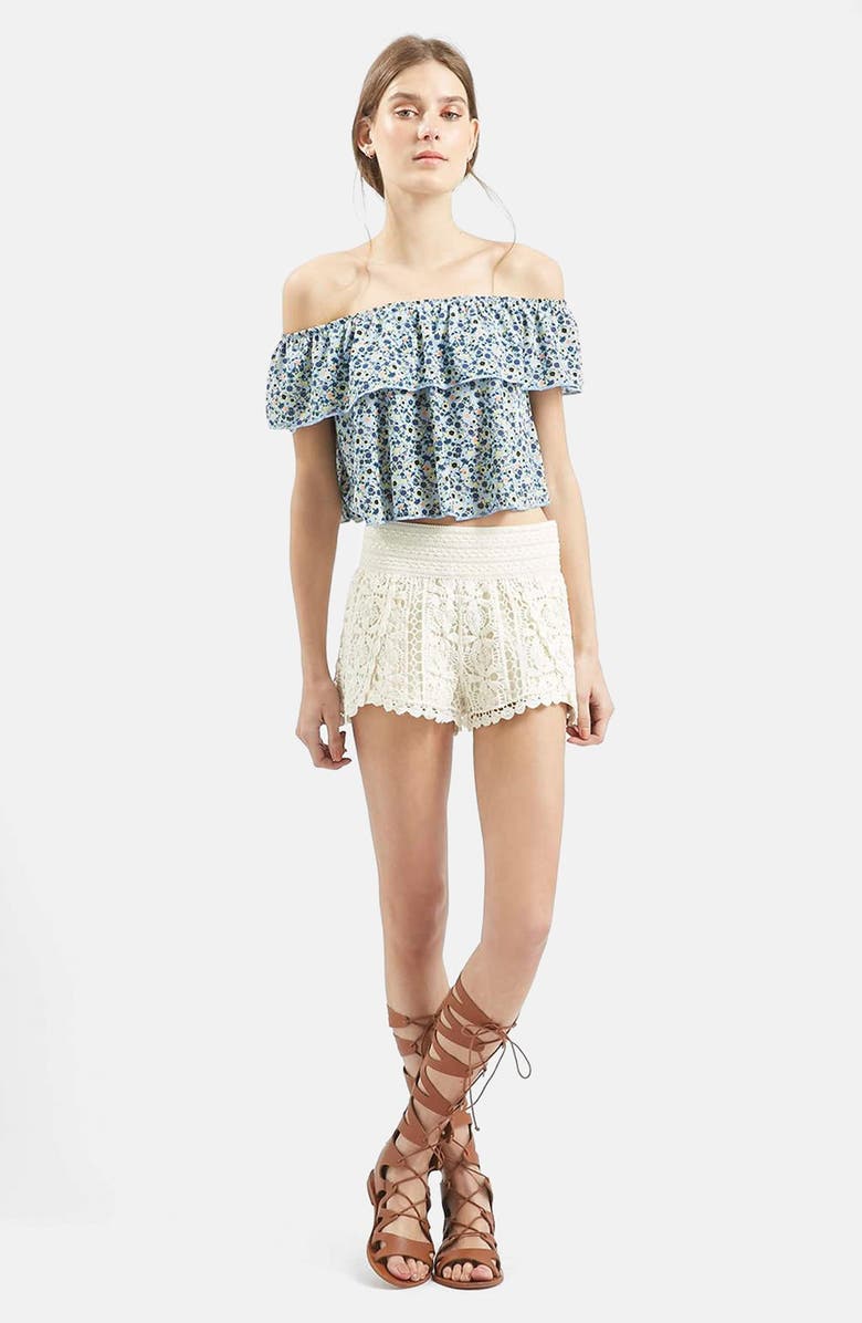Topshop Scallop Crochet Shorts, Alternate, color, 