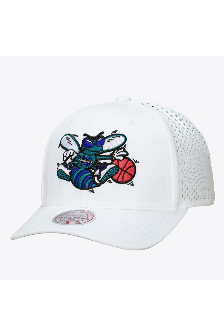 Men's Mitchell & Ness White Charlotte Hornets Perfect Lightweight Pro Crown Adjustable Hat, Main, color, White