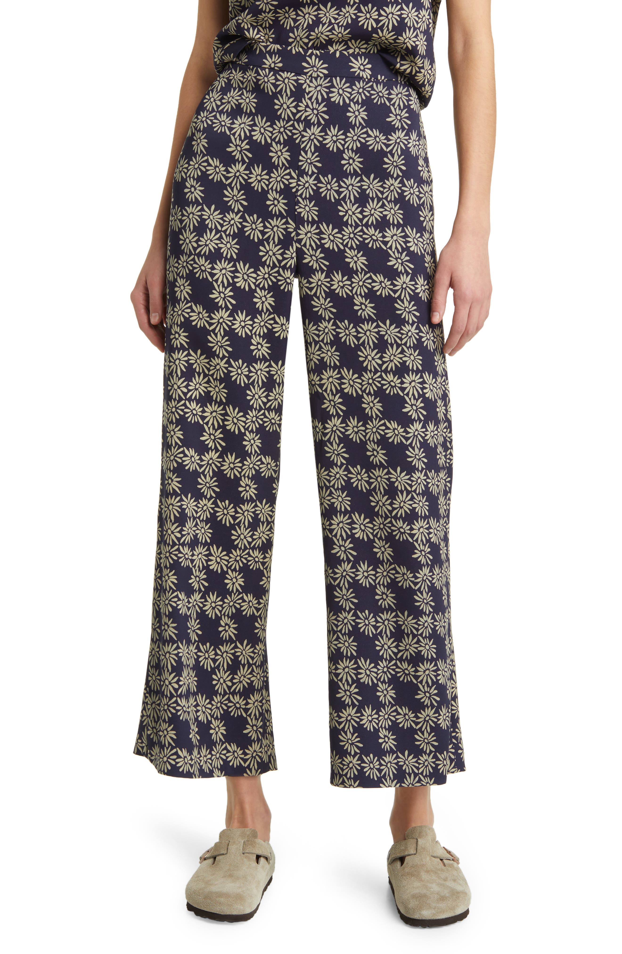 selected NAVY SCATTERED DAISY