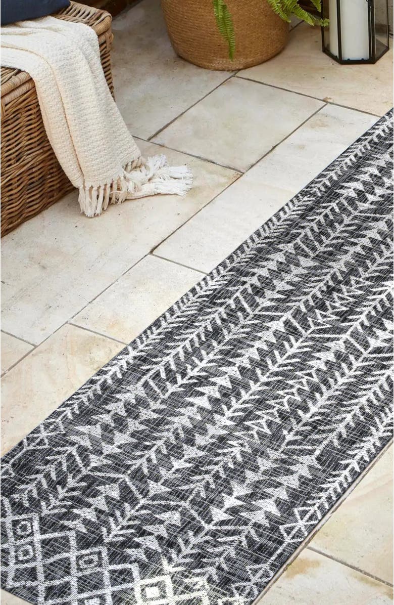 JONATHAN Y Tokay Bohemian Geometric Indoor/Outdoor Area Rug, Alternate, color, Black/Ivory