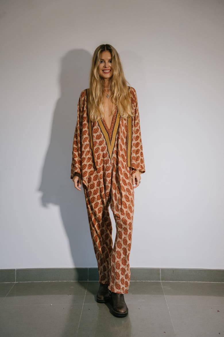 The Set Wonder, Alternate, color, Tan Print