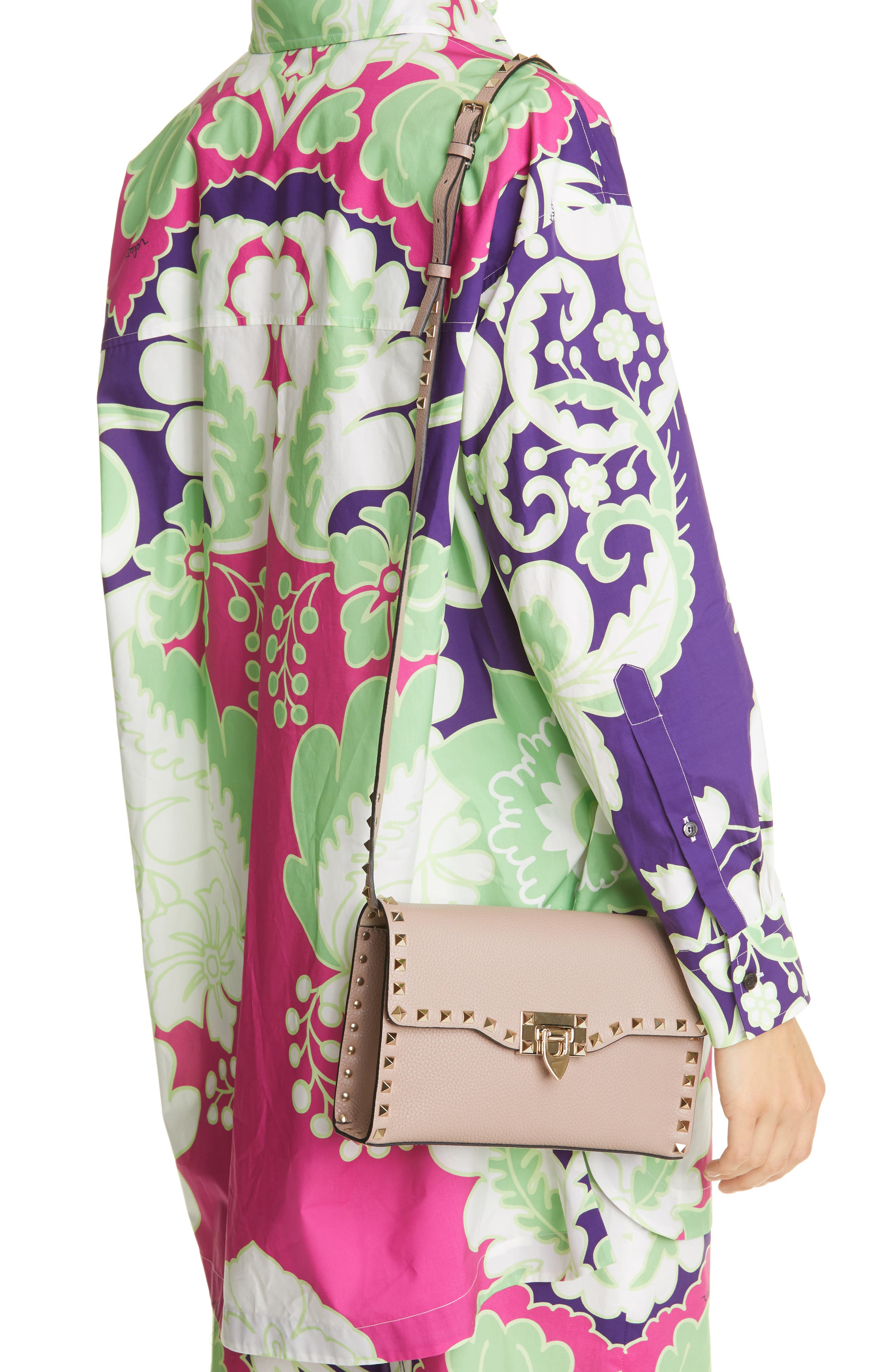 Medium Rockstud Leather Shoulder Bag, Alternate, color, POUDRE