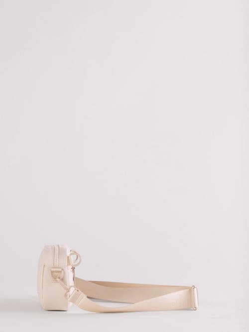 Augustnoa Fanny Pack Crossbody Bag In Cream