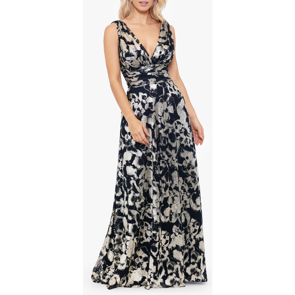 BETSY & ADAM BETSY & ADAM FOIL DEEP V-NECK SLEEVELESS GOWN