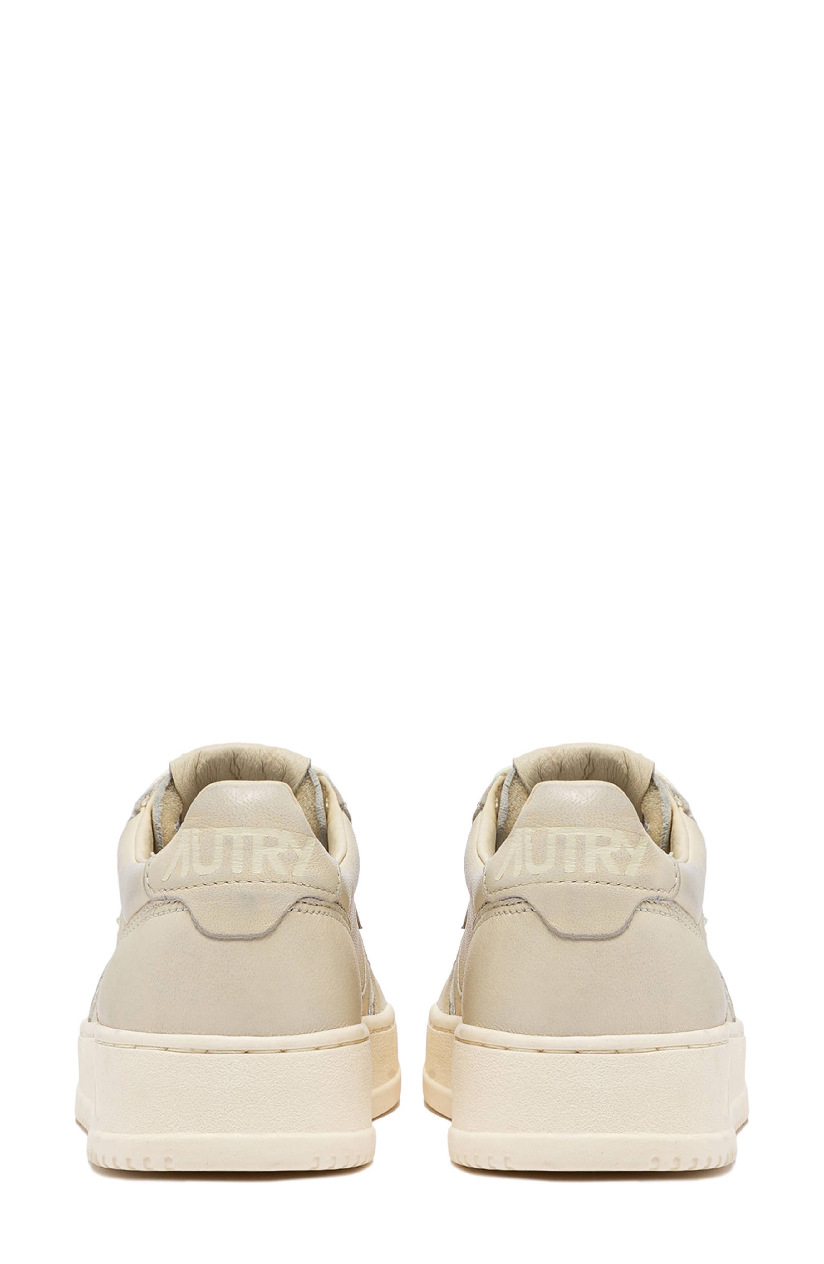 AUTRY Medalist Low Sneaker, Alternate, color, Winter White Goat
