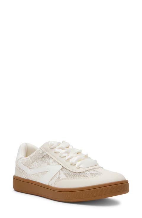 Voyage Sneaker (Women)